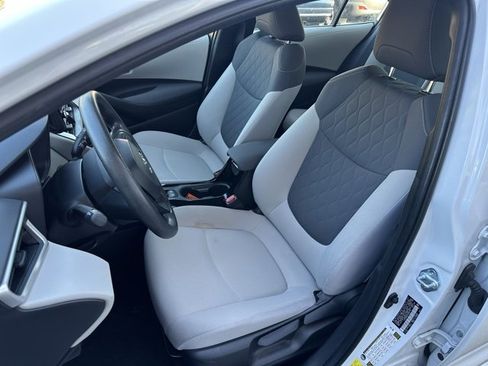 Used 2022 Toyota Corolla LE image 9