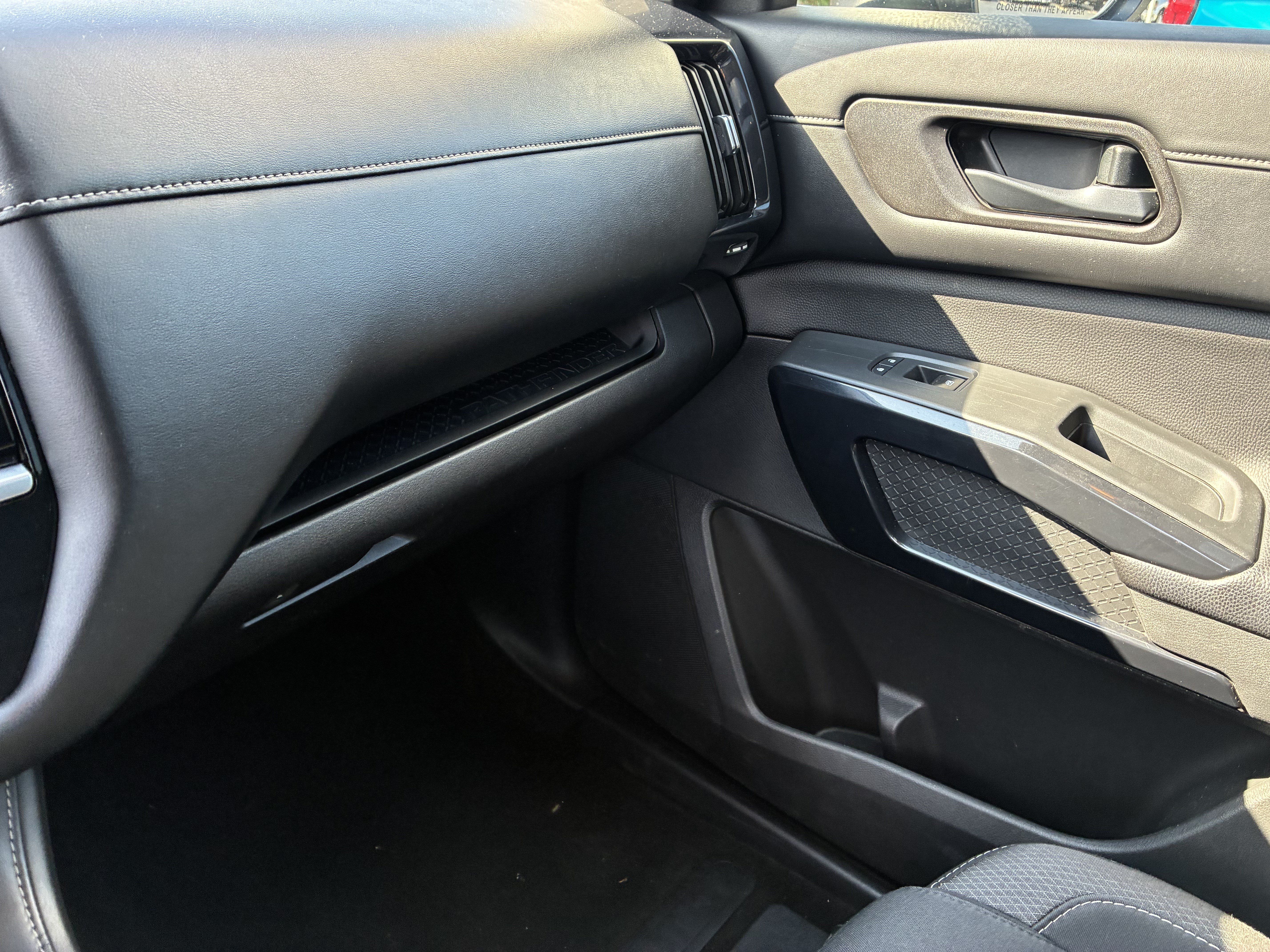 Used 2023 Nissan Pathfinder SV w/ SV Premium Package FWD image 36