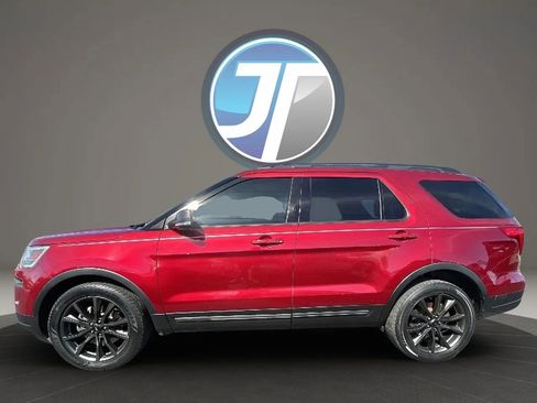 Used 2019 Ford Explorer XLT w/ Equipment Group 202A image 12