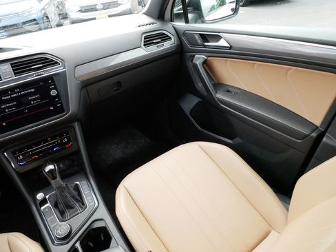 Used 2024 Volkswagen Tiguan SE R-Line AWD/4WD image 11