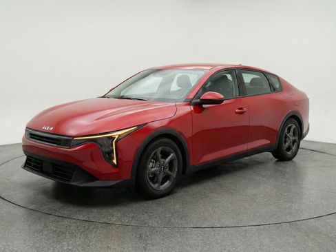 Used 2025 Kia K4 LXS image 3