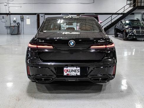 Used 2023 BMW 760i xDrive w/ Parking Assistance Package image 7