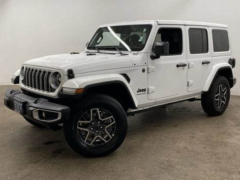 Used 2025 Jeep Wrangler Sahara AWD/4WD image 1