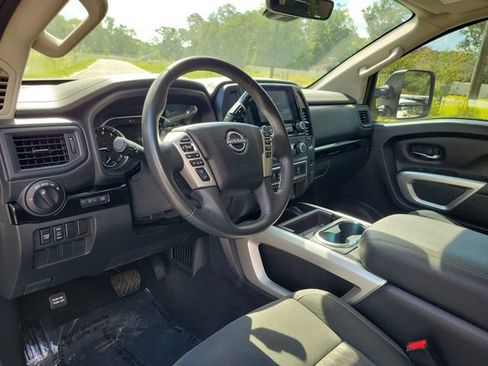 Used 2024 Nissan Titan 2WD Crew Cab image 17