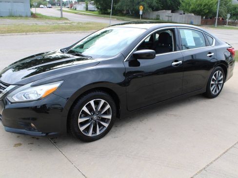 Used 2017 Nissan Altima 2.5 SV FWD image 4