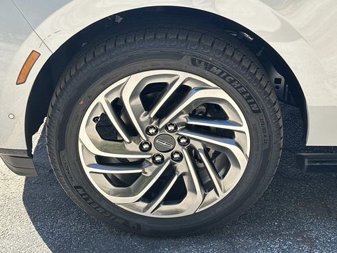 New 2025 Lincoln Navigator Reserve image 11