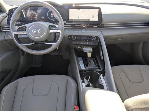 Used 2024 Hyundai Elantra SEL w/ Convenience Package image 18