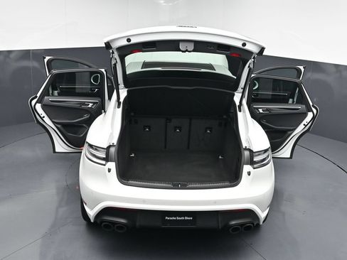 Certified 2025 Porsche Macan AWD/4WD image 30