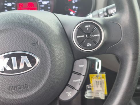 Used 2016 Kia Soul + FWD image 19