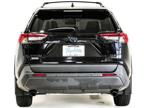 Used 2023 Toyota RAV4 XLE Premium AWD/4WD image 8
