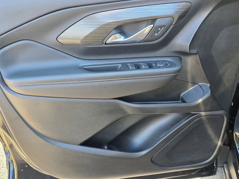 Used 2024 GMC Terrain SLE image 12