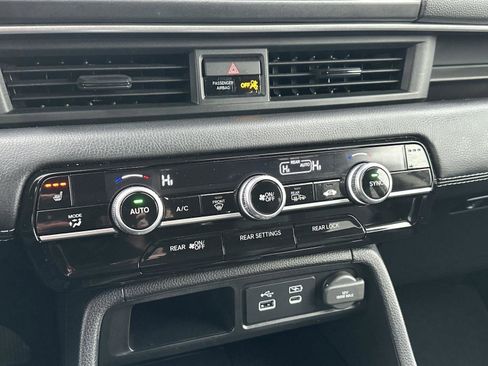 Certified 2025 Honda Pilot Touring image 24