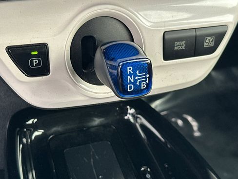 Used 2017 Toyota Prius Three image 27