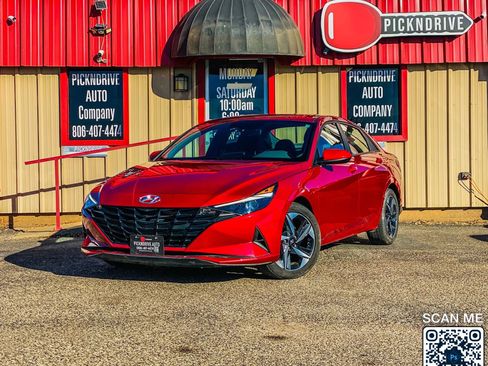 Used 2023 Hyundai Elantra SEL w/ Convenience Package image 2