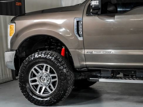 Used 2017 Ford F250 XLT w/ XLT Premium Package AWD/4WD image 12