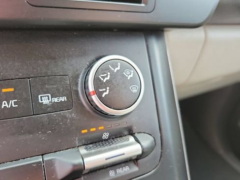 Used 2022 Kia Carnival LX FWD image 26