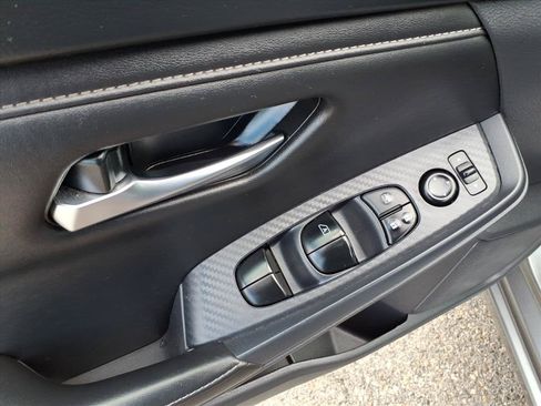 Used 2024 Nissan Sentra SV FWD image 17