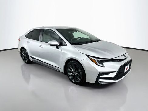 Used 2026 Toyota Corolla SE FWD image 3