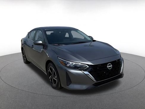 Used 2025 Nissan Sentra SV image 3