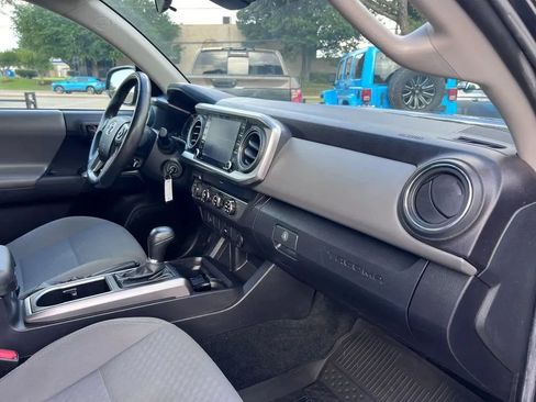 Used 2022 Toyota Tacoma SR5 w/ SR5 Appearance Package (SM) AWD/4WD image 27