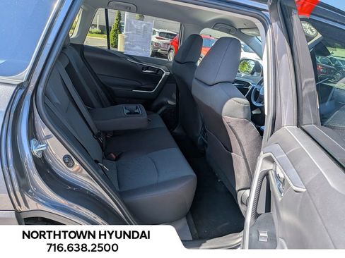 Used 2025 Toyota RAV4 XLE AWD/4WD image 33
