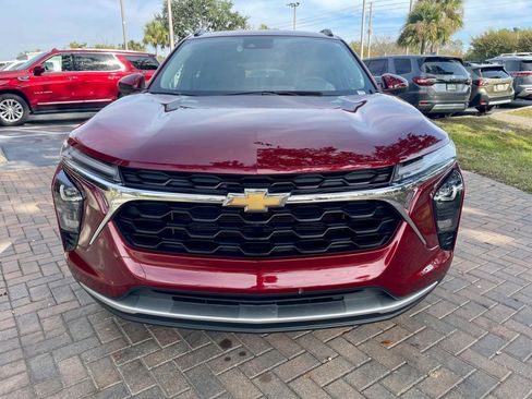 Used 2025 Chevrolet Trax LT w/ LT Convenience Package image 9