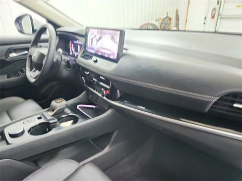 Used 2025 Nissan Rogue SL w/ Tech Package image 37