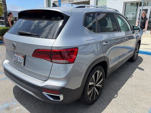 Used 2023 Volkswagen Taos SE FWD image 4