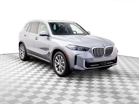 New 2026 BMW X5 xDrive50e image 8