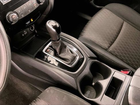 Used 2020 Nissan Rogue S FWD image 16
