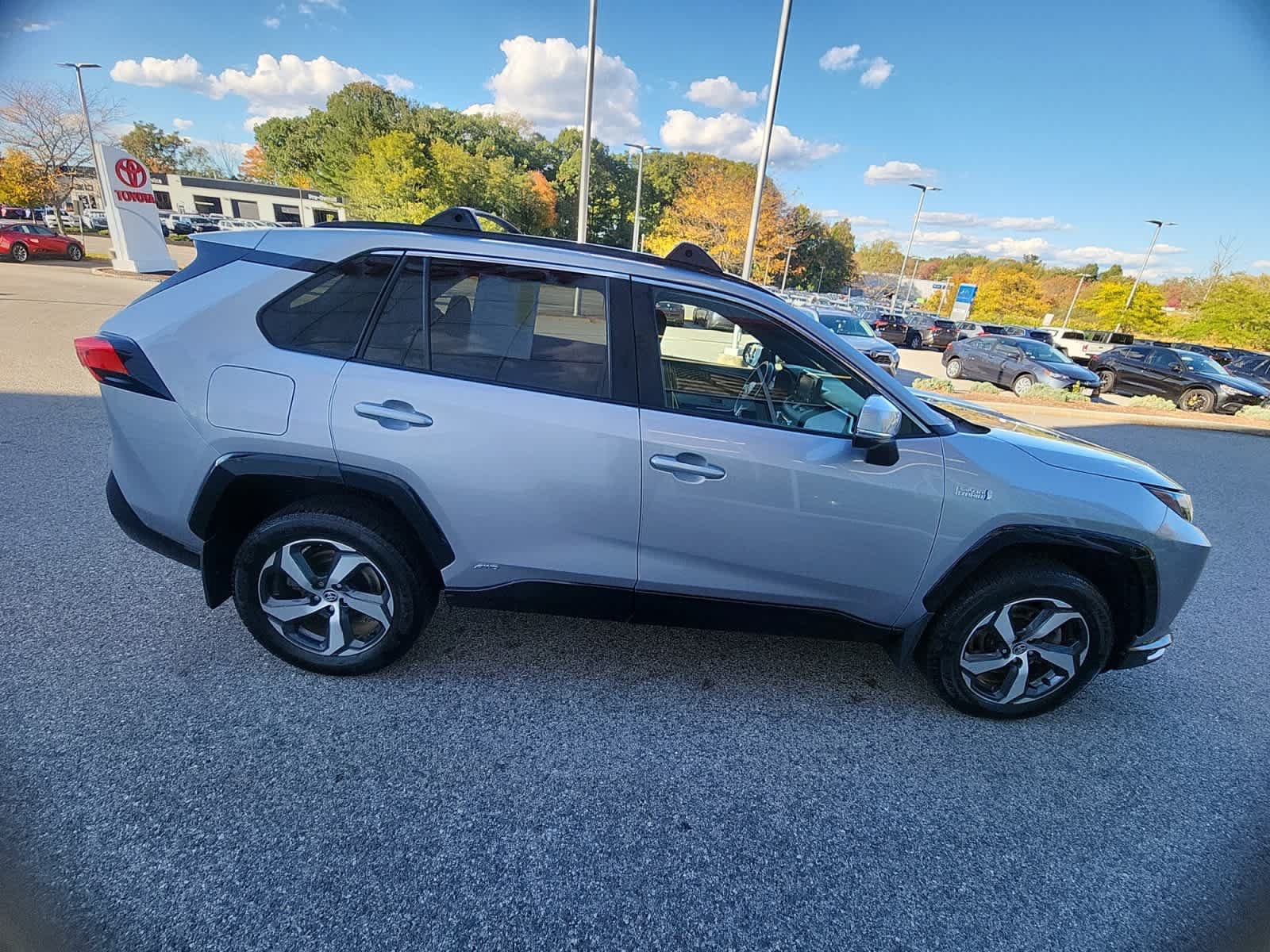 Used 2022 Toyota RAV4 SE w/ Weather & Moonroof Package AWD/4WD image 21