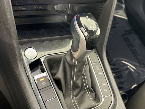 Used 2023 Volkswagen Tiguan SE R-Line image 16