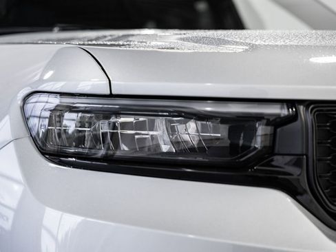 New 2025 Jeep Grand Cherokee Altitude image 12