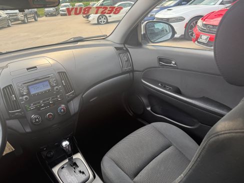 Used 2009 Hyundai Elantra w/ Premium-Sport Pkg 2 FWD image 9