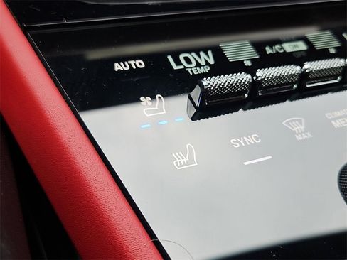 Used 2025 Porsche Cayenne image 24