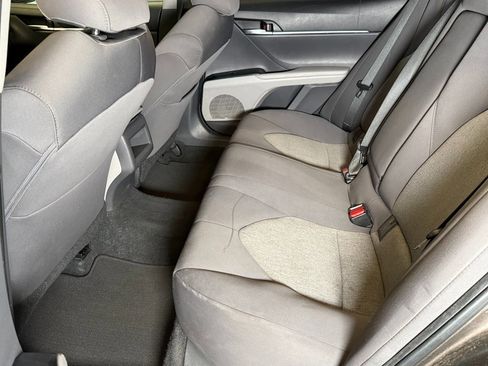 Used 2018 Toyota Camry LE image 20