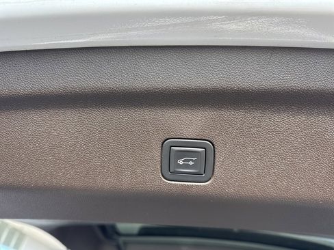 Used 2023 GMC Yukon SLT image 6