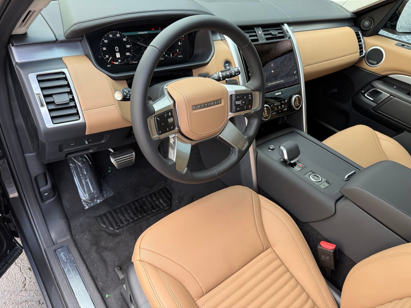 New 2026 Land Rover Discovery Limited Edition AWD/4WD image 13