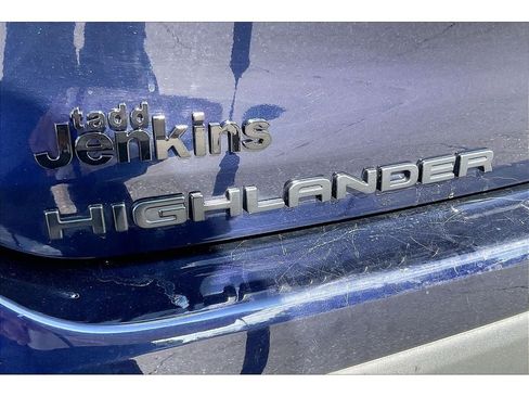 Used 2021 Toyota Highlander XLE AWD/4WD image 34