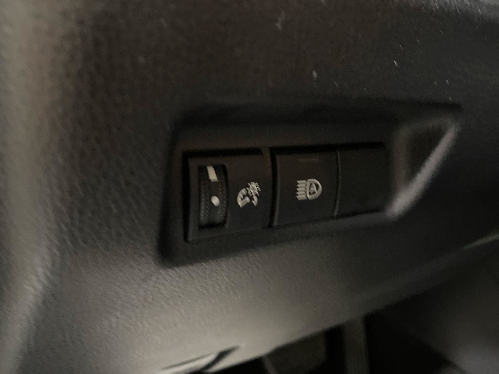 Used 2021 Toyota RAV4 XLE AWD/4WD image 20