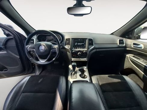 Used 2018 Jeep Grand Cherokee Altitude AWD/4WD image 10