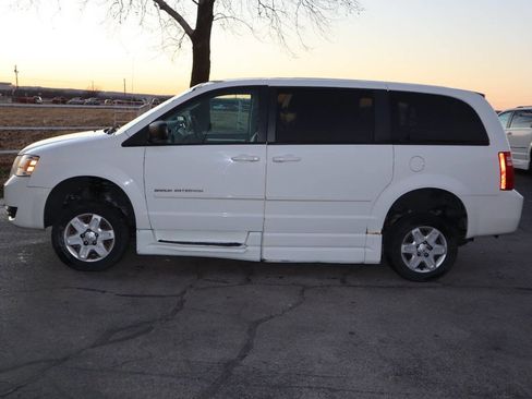 Used 2010 Dodge Grand Caravan SE w/ Climate Group image 12