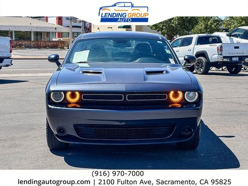 Used 2016 Dodge Challenger SXT RWD image 6