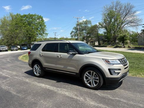 Used 2017 Ford Explorer XLT w/ Equipment Group 202A image 30
