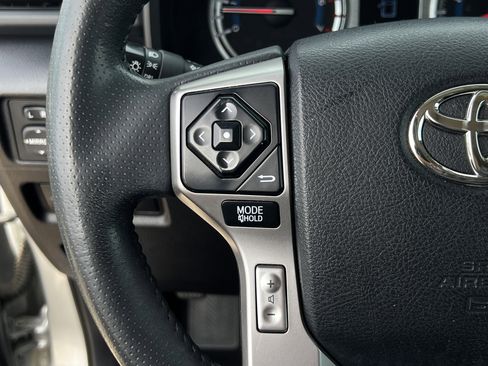 Used 2016 Toyota 4Runner SR5 Premium image 18