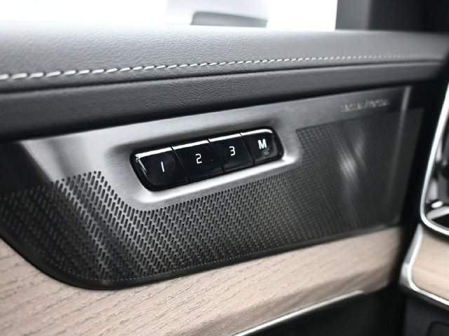New 2026 Volvo XC90 B6 Plus w/ Protection Package Premier AWD/4WD image 30