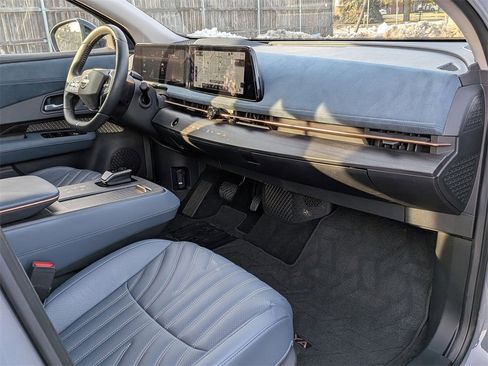 Used 2024 Nissan Ariya AWD image 24