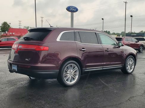 Used 2019 Lincoln MKT AWD image 4