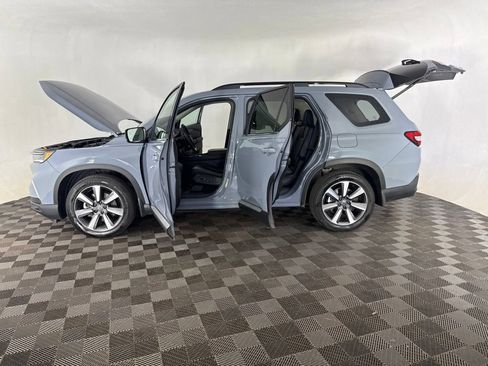Used 2023 Honda Pilot Touring image 10