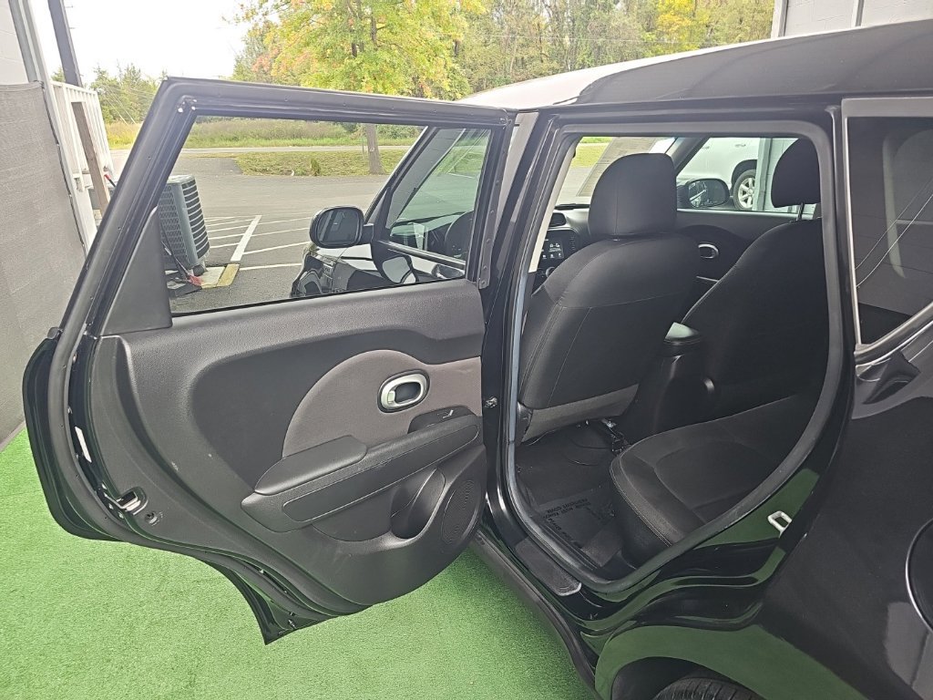 Used 2019 Kia Soul + FWD image 33